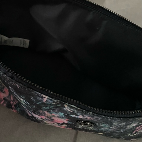 Lululemon Sun Up Sun Down Pouch *2.5L - Picture 4 of 6